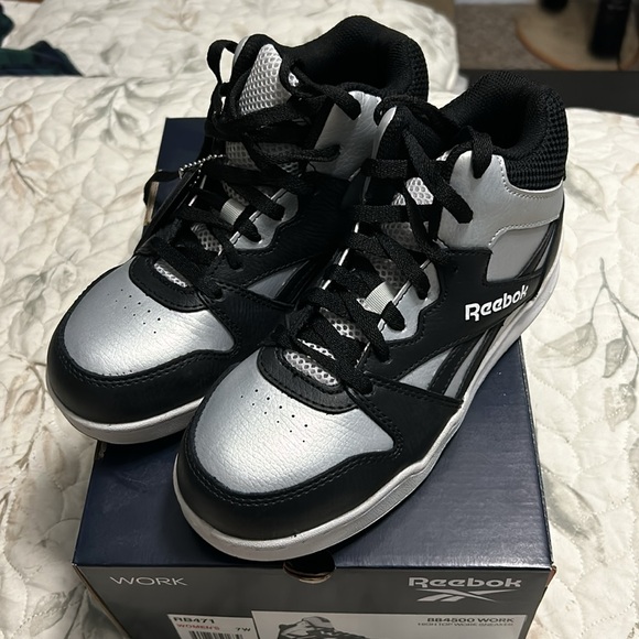 Reebok Women’s high top work shoe- composite toe- size 7W - Picture 7 of 7